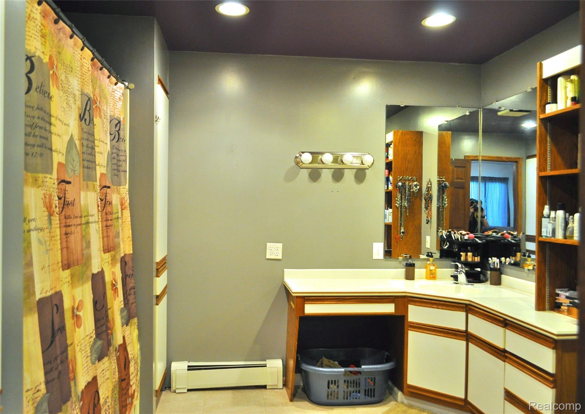 2441 North Irish Road Davison, MI 48423 - Photo 13 of 22 masterb2.jpg