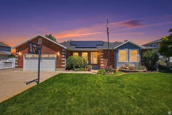 $699,000 | 562 West 1400th Street North, Woods Cross, UT 84087