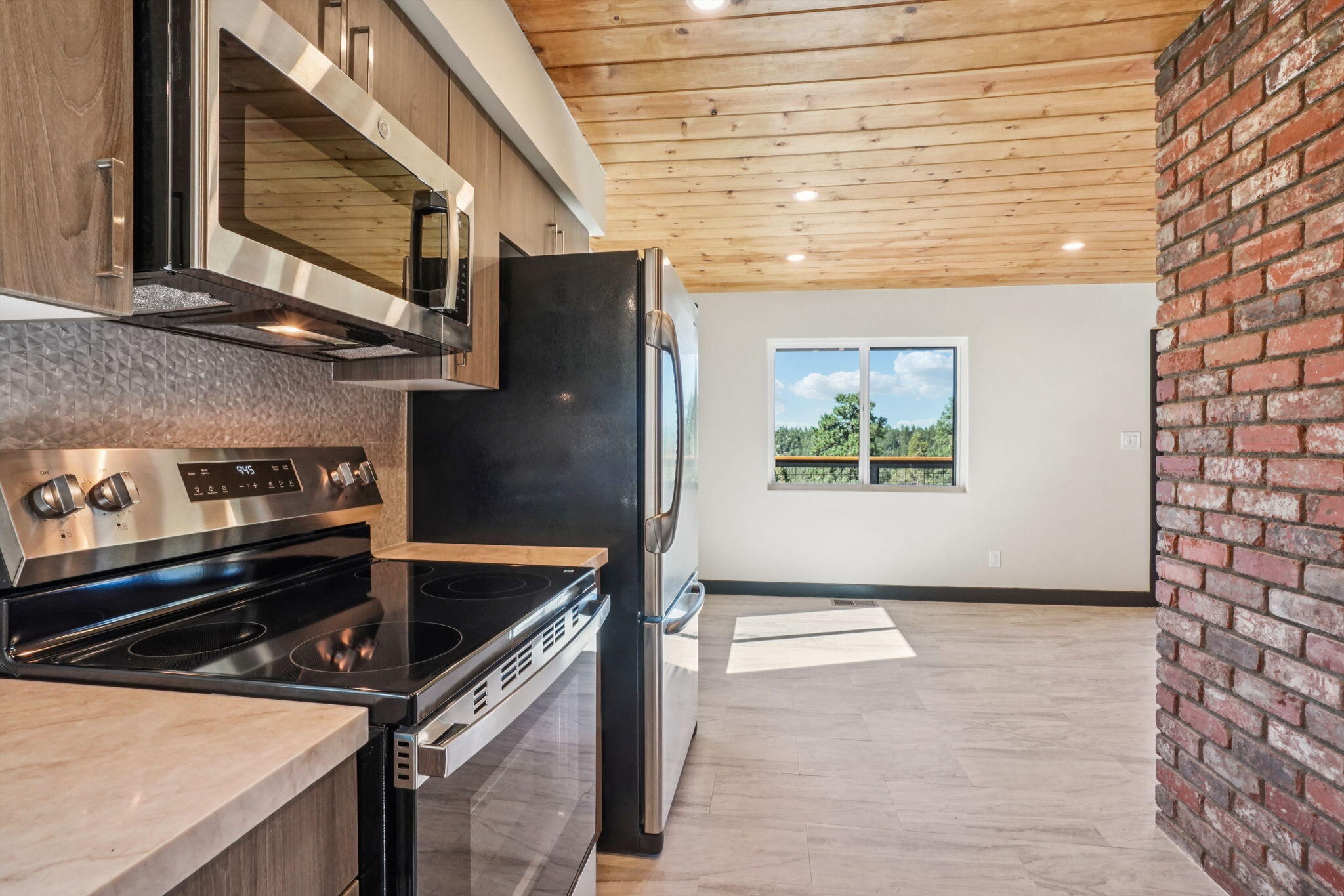 54091 North Ridge Drive Idyllwild, CA 92549 - Photo 17 of 58 a kitchen with a stove and a microwave
