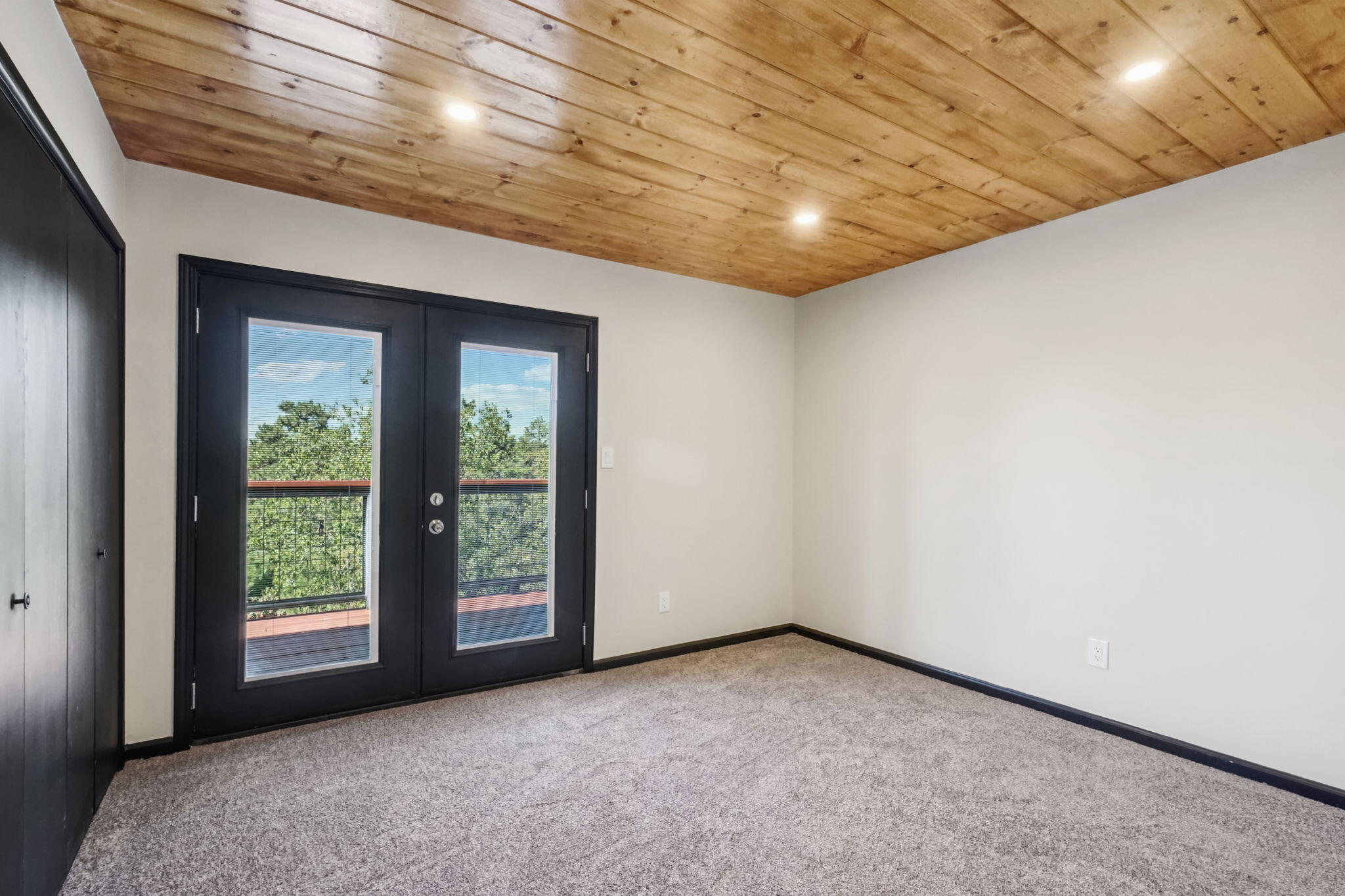54091 North Ridge Drive Idyllwild, CA 92549 - Photo 23 of 58 a view of an empty room with a window