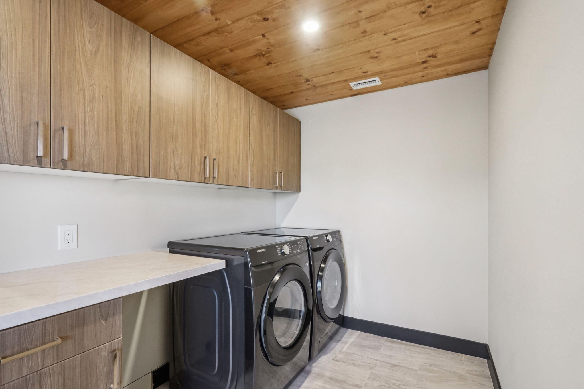 54091 North Ridge Drive Idyllwild, CA 92549 - Photo 28 of 58 a utility room with dryer and washer