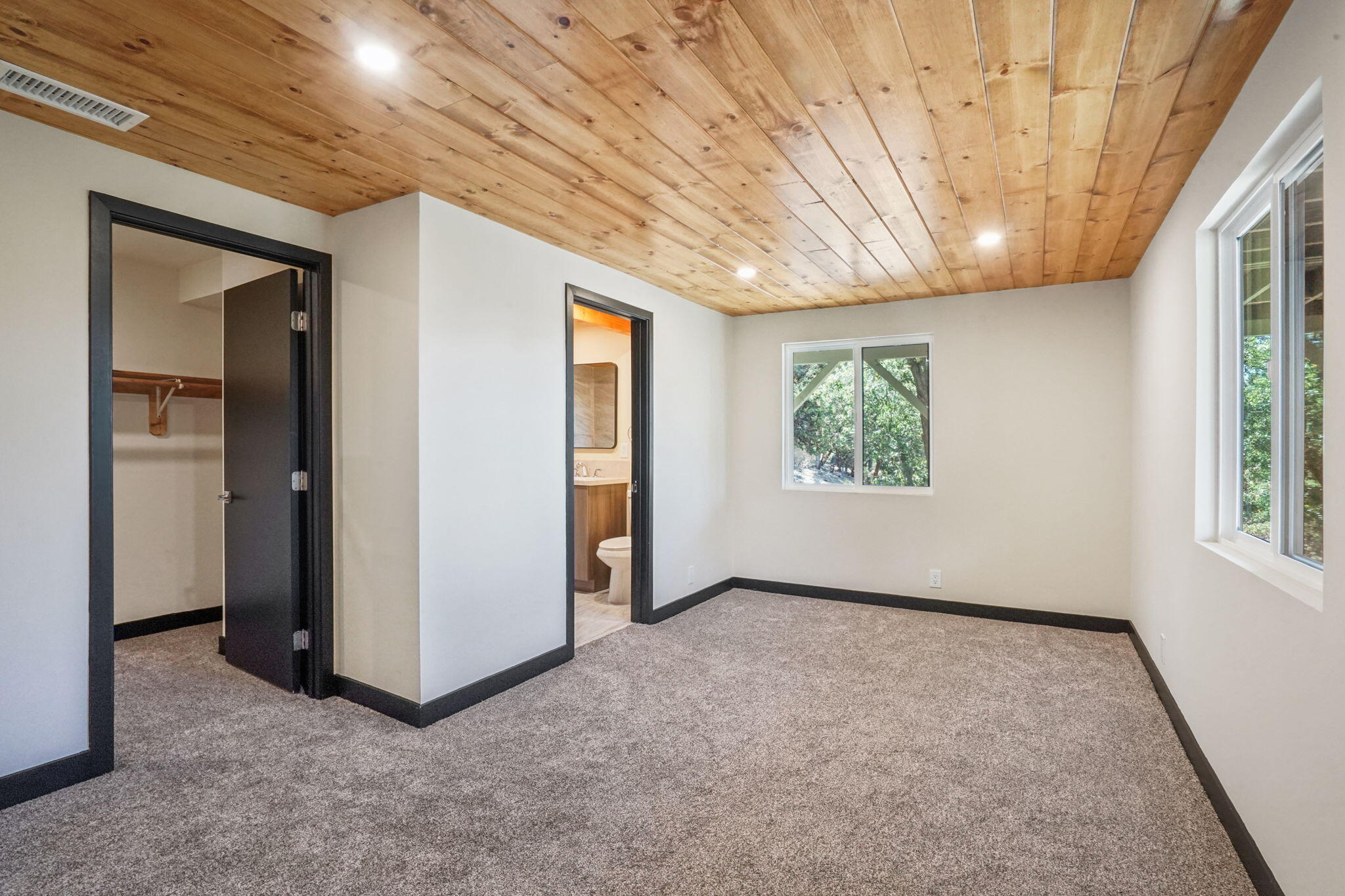 54091 North Ridge Drive Idyllwild, CA 92549 - Photo 30 of 58 an empty room with windows