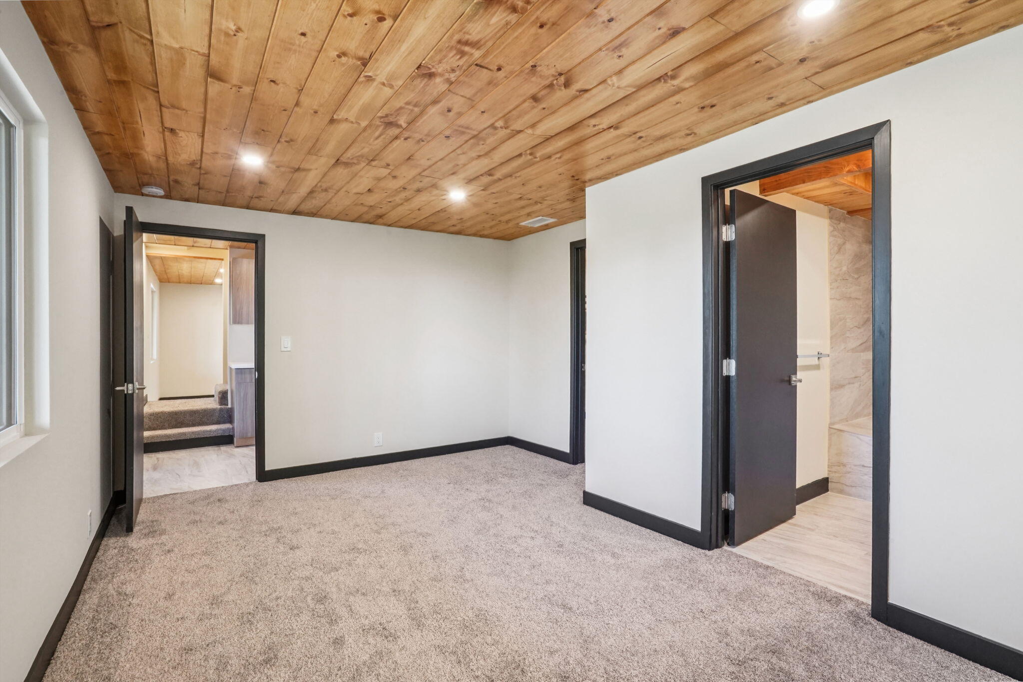 54091 North Ridge Drive Idyllwild, CA 92549 - Photo 31 of 58 an empty room with mirror and a wooden table