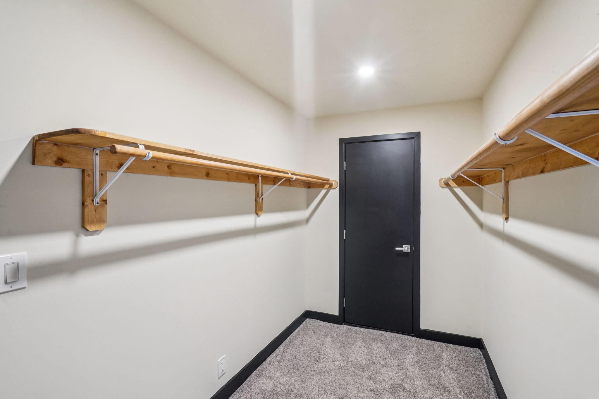 54091 North Ridge Drive Idyllwild, CA 92549 - Photo 34 of 58 a view of walk in closet