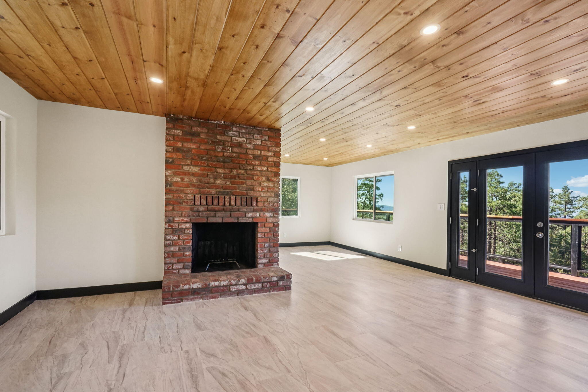 54091 North Ridge Drive Idyllwild, CA 92549 - Photo 4 of 58 an empty room with large windows