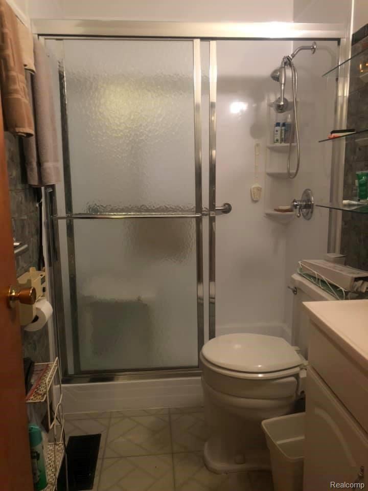 443 Franklin Road Pontiac, MI 48341 - Photo 10 of 18 Main Bath.jpg