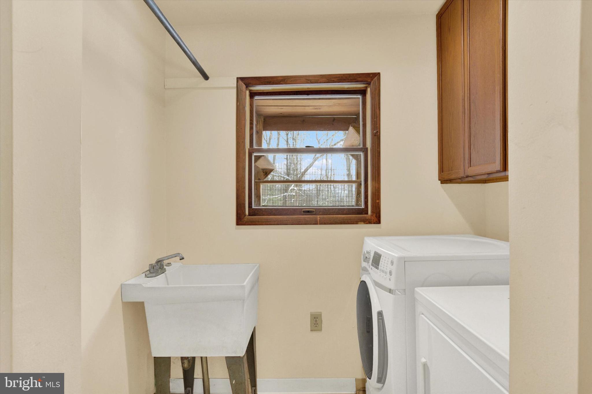 1336 Piketown Road Harrisburg, PA 17112 - Photo 14 of 29 a bathroom with a sink and a mirror