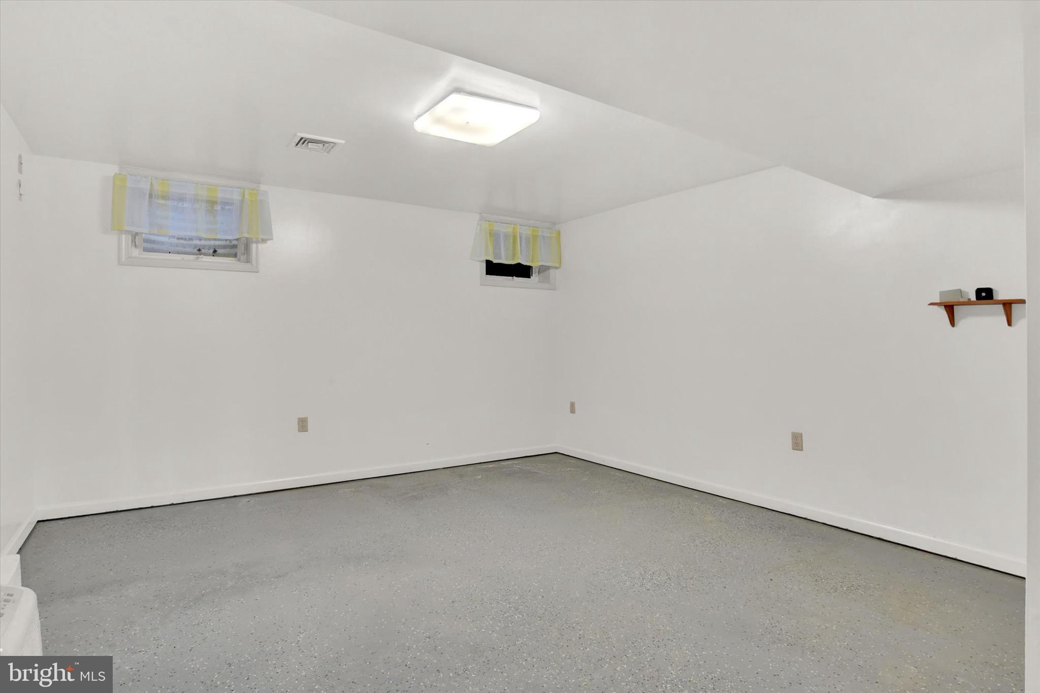 1336 Piketown Road Harrisburg, PA 17112 - Photo 20 of 29 an empty room with a empty space