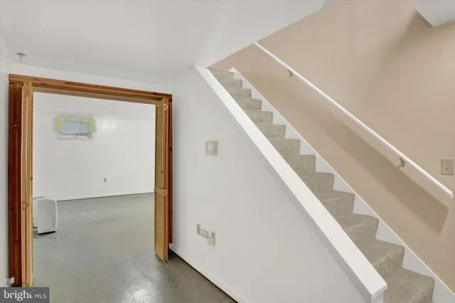 an empty room with a empty space