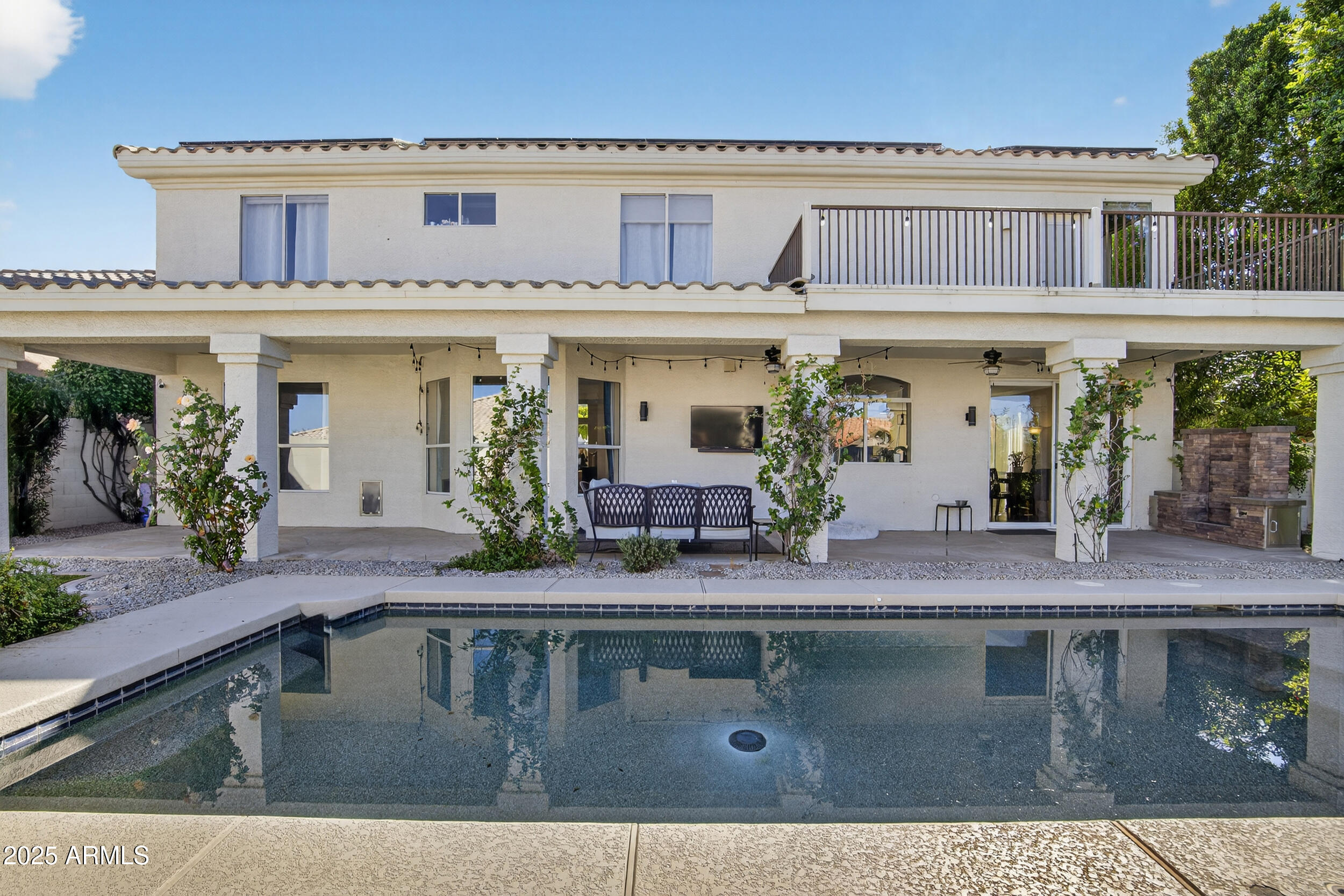 1614 East Kathleen Road Phoenix, AZ 85022 - Photo 27 of 30 a view of a building with a garden