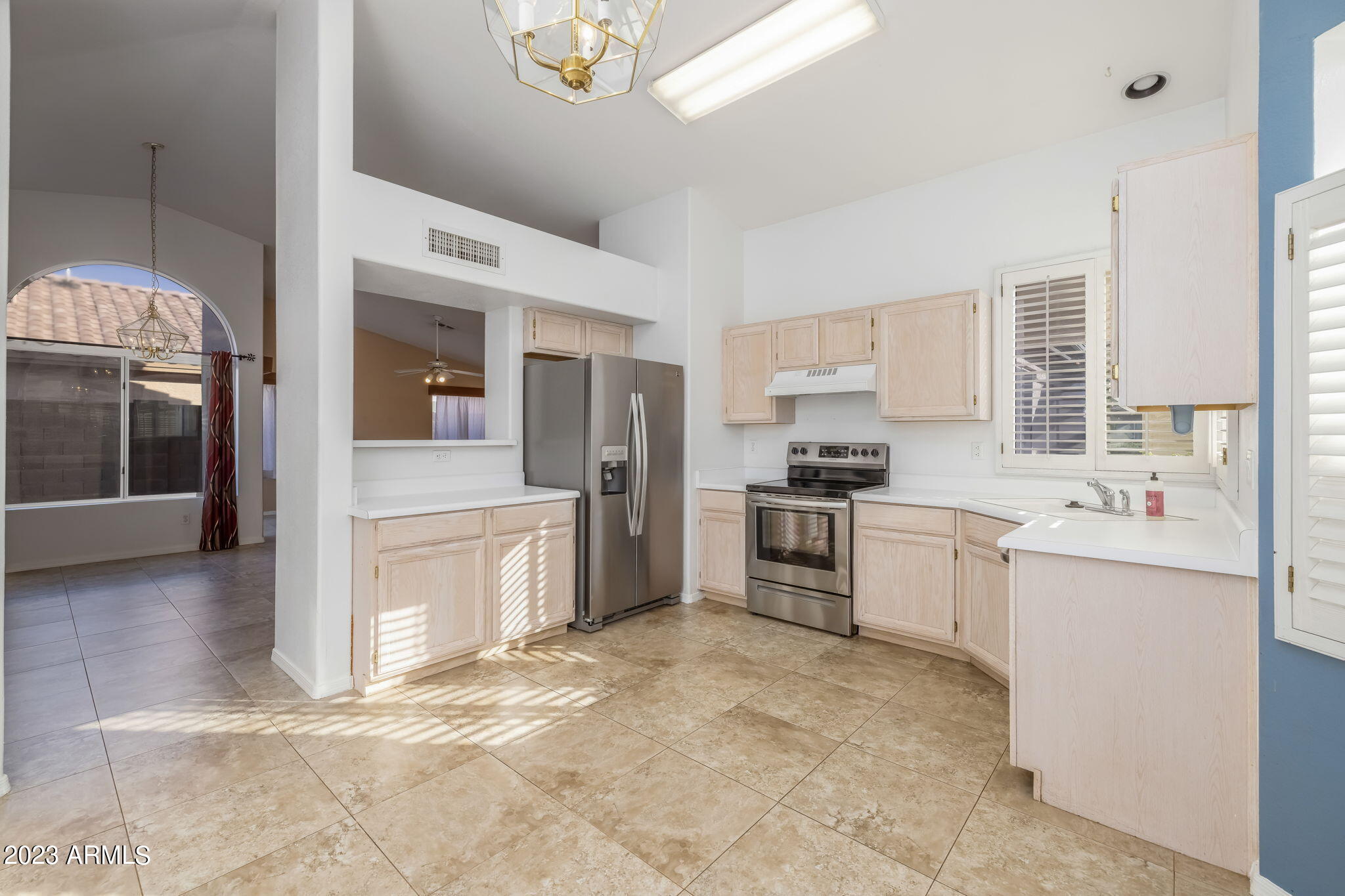 910 West Silver Creek Road Gilbert, AZ 85233 - Photo 2 of 23 Kitchen