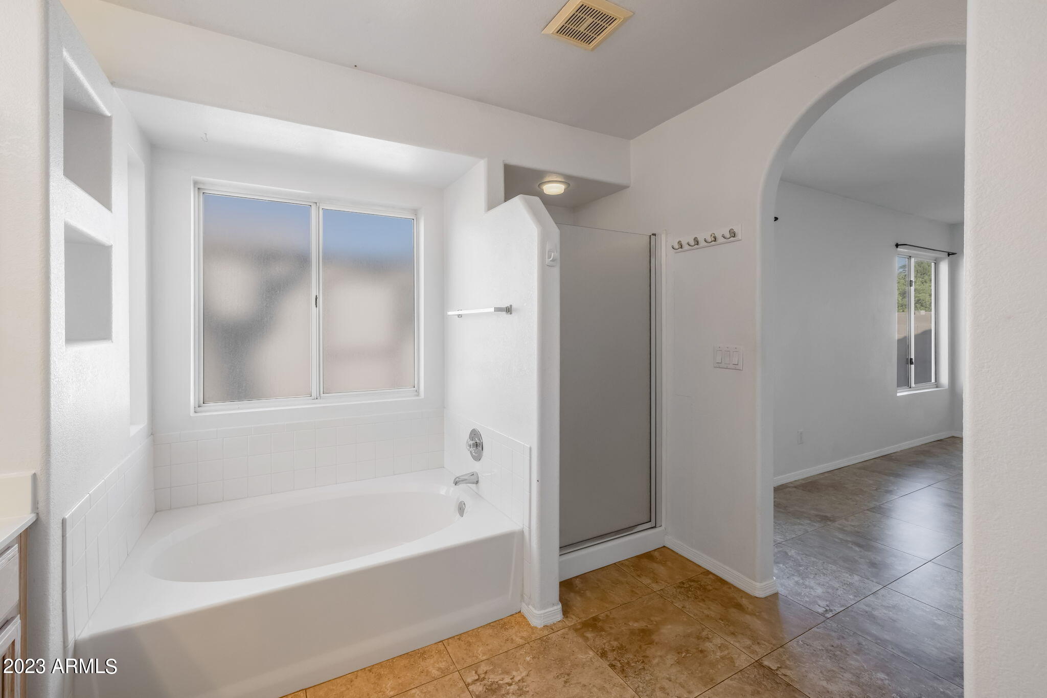 910 West Silver Creek Road Gilbert, AZ 85233 - Photo 4 of 23 Owner's Bath