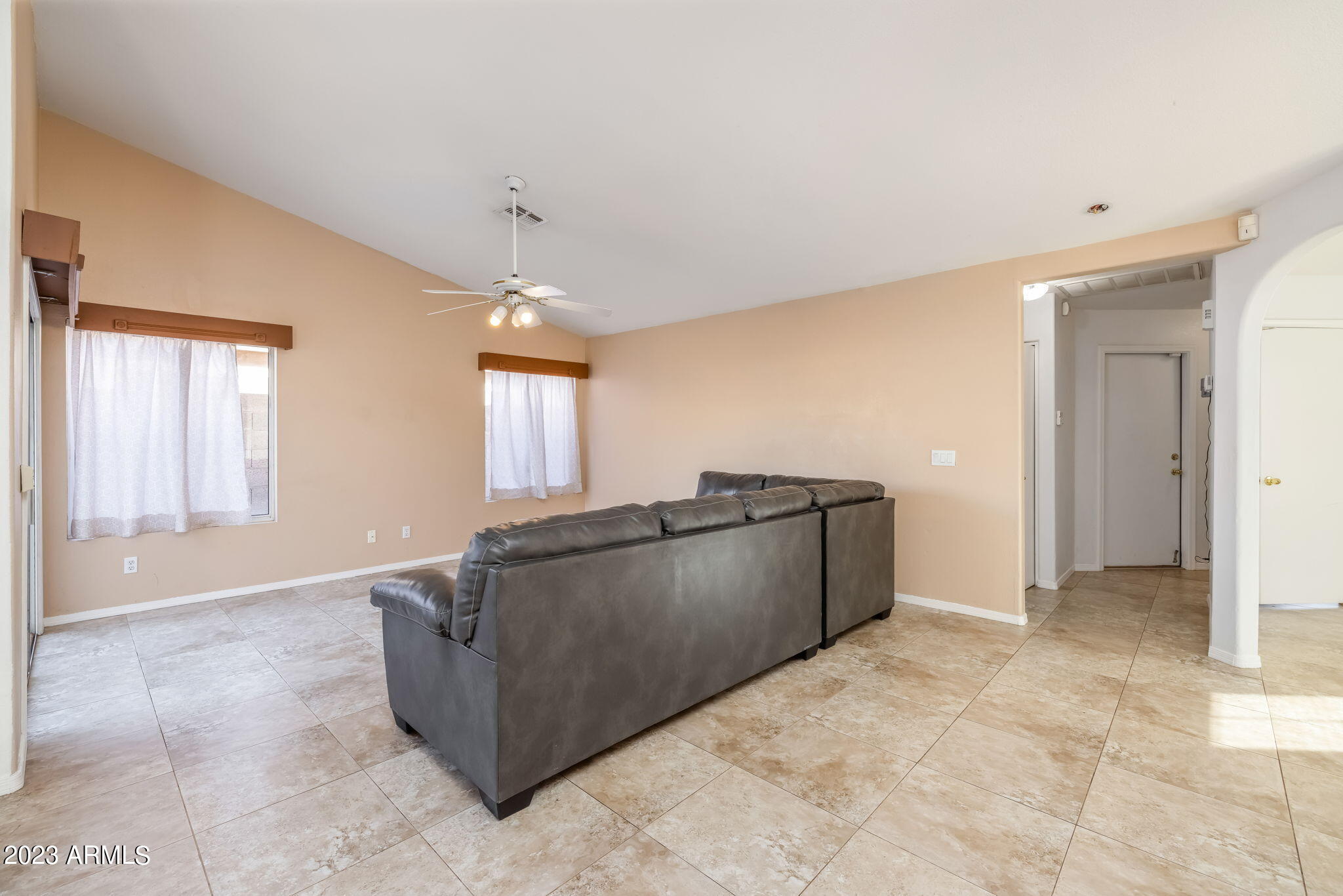 910 West Silver Creek Road Gilbert, AZ 85233 - Photo 7 of 23 Living Room 3