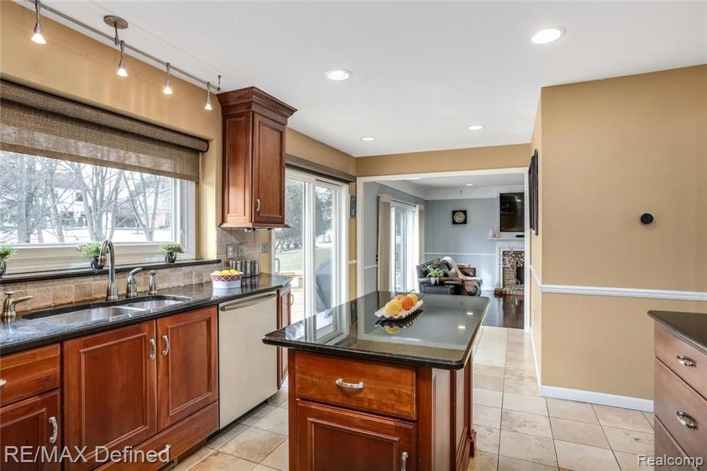 1141 Sandy Ridge Drive Rochester Hills, MI 48306 - Photo 12 of 28