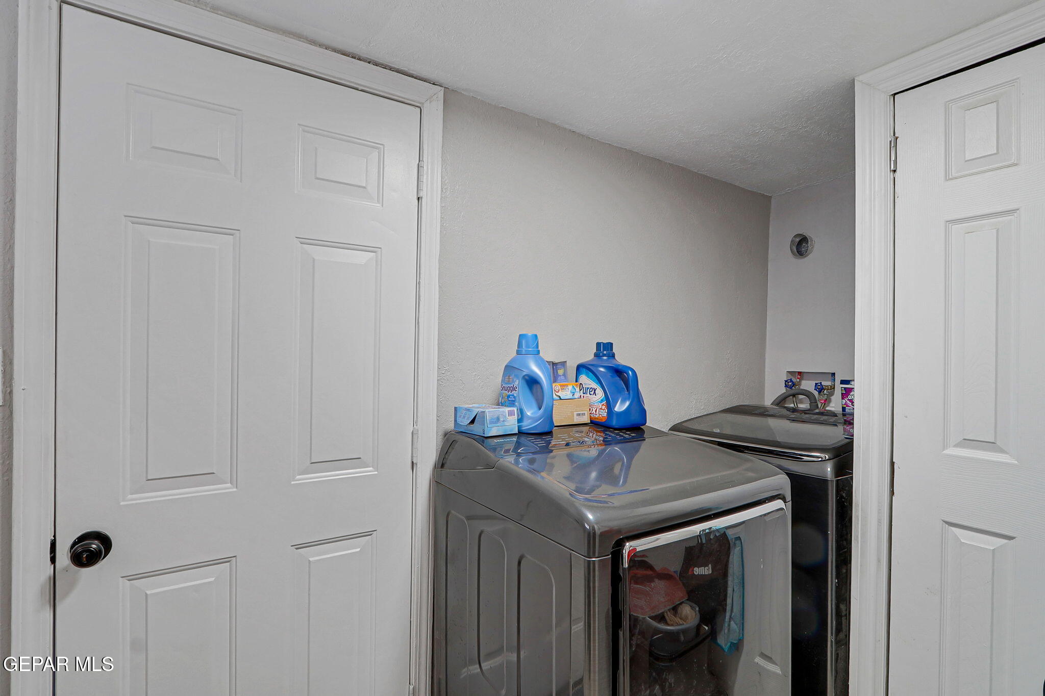 8339 White Road El Paso, TX 79907 - Photo 21 of 31 a view of a workspace