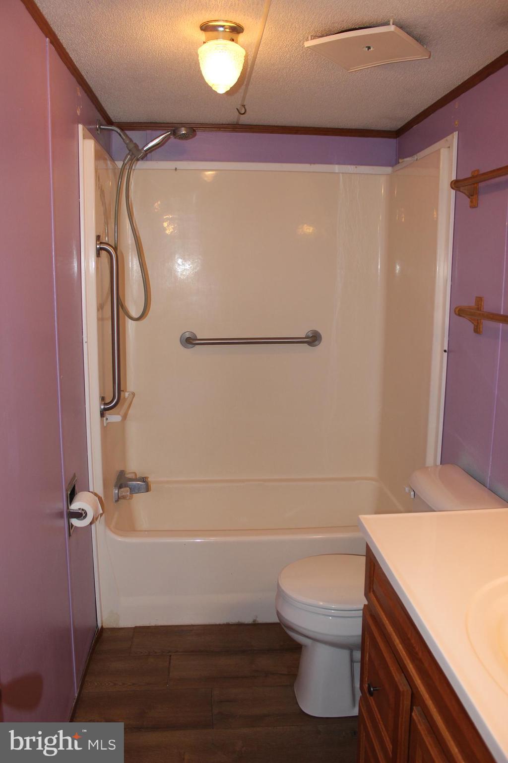 90 Knight Road, Unit 48 Gettysburg, PA 17325 - Photo 20 of 23 Hall Bathroom