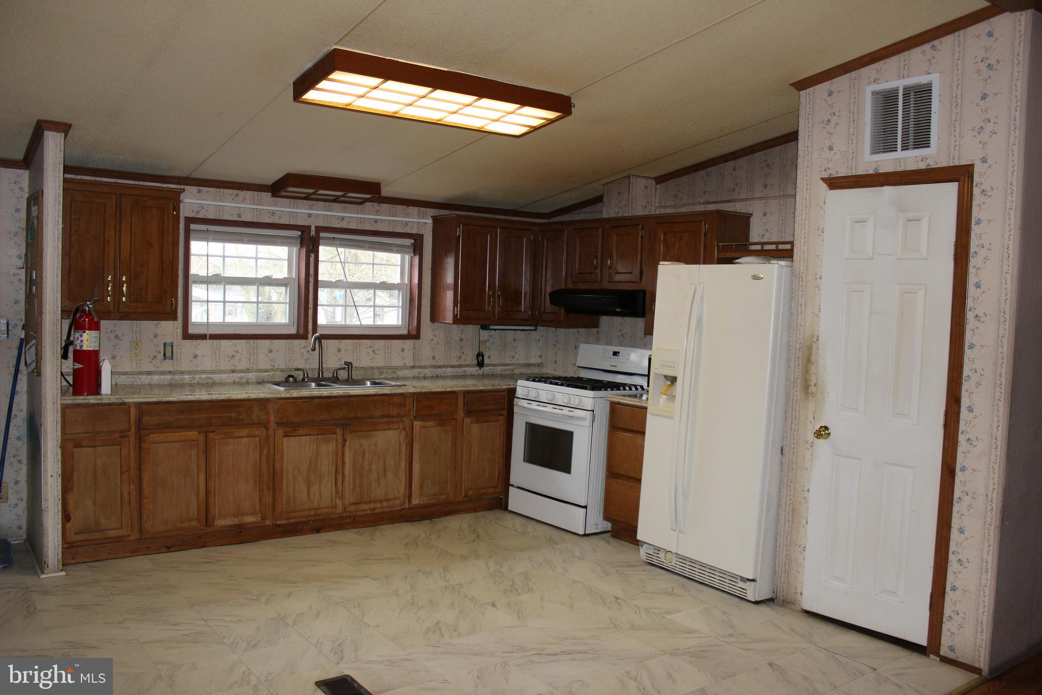 90 Knight Road, Unit 48 Gettysburg, PA 17325 - Photo 10 of 23 Kitchen