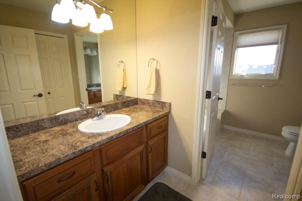 22542 Brantingham Road Macomb, MI 48044 - Photo 29 of 36 Main Bath.jpg