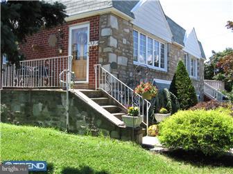9943 Woodfern Road Philadelphia, PA 19115 - Photo 2 of 12 Exterior Side
