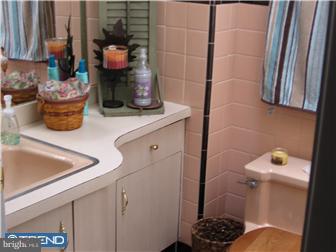 9943 Woodfern Road Philadelphia, PA 19115 - Photo 11 of 12 Bathroom