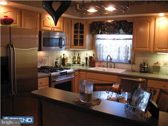 9943 Woodfern Road Philadelphia, PA 19115 - Photo 5 of 12 Kitchen