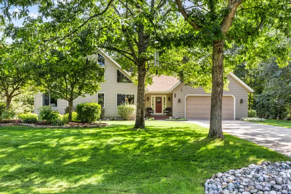 $429,900 | 320 Maid Marian, Roscommon, MI 48653