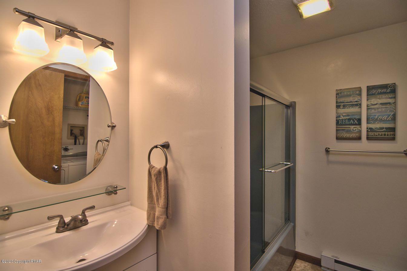 204 Leo Road Bartonsville, PA 18321 - Photo 31 of 43 Main Bath
