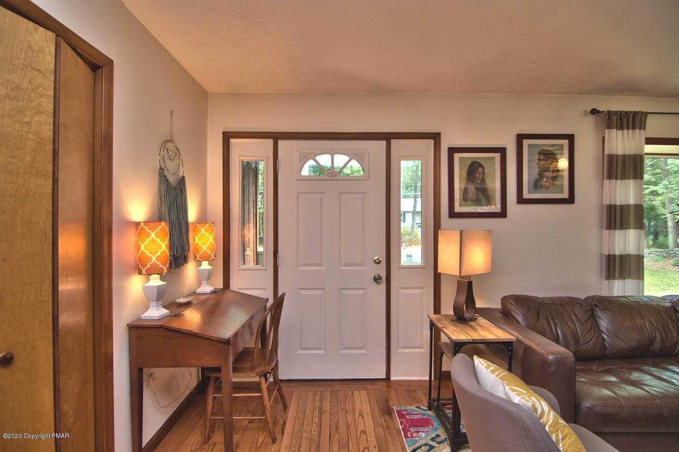 204 Leo Road Bartonsville, PA 18321 - Photo 4 of 43 Entryway