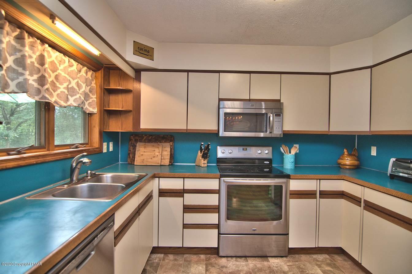 204 Leo Road Bartonsville, PA 18321 - Photo 7 of 43 Kitchen