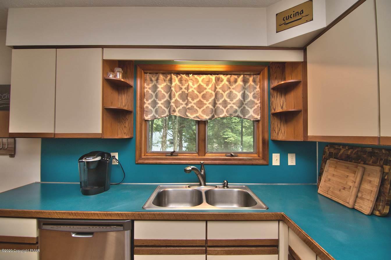 204 Leo Road Bartonsville, PA 18321 - Photo 10 of 43 Kitchen