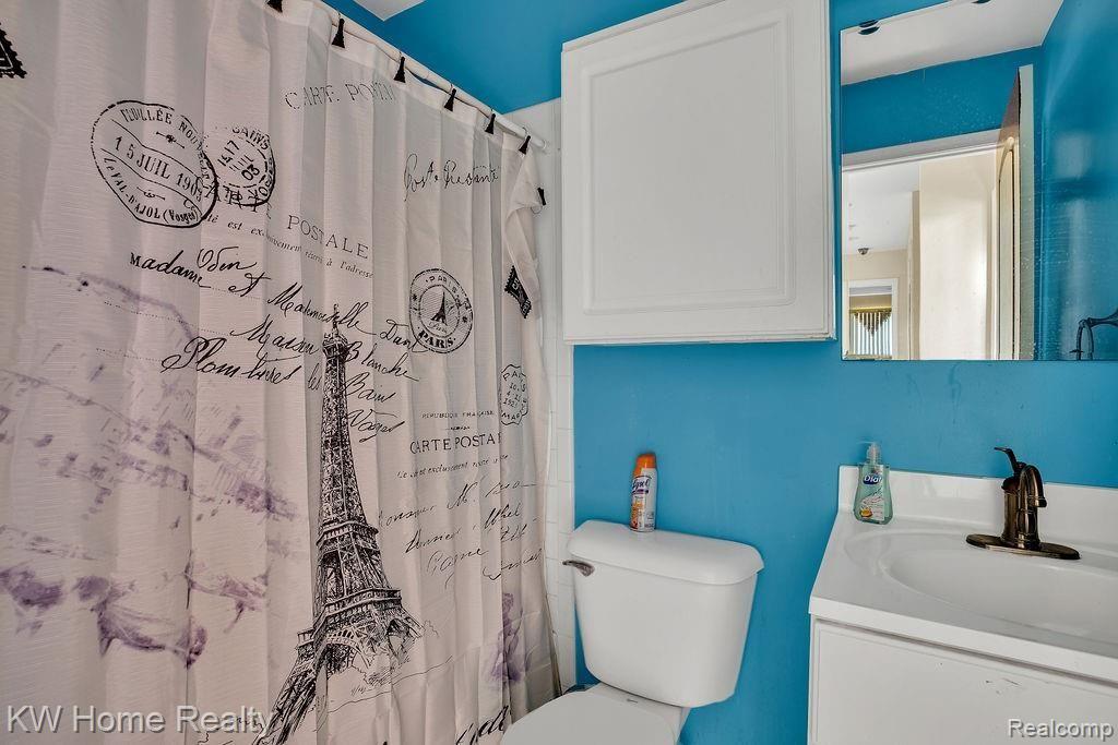 27653 Riviera Street Harrison Township, MI 48045 - Photo 11 of 24 GO0A1643.jpg