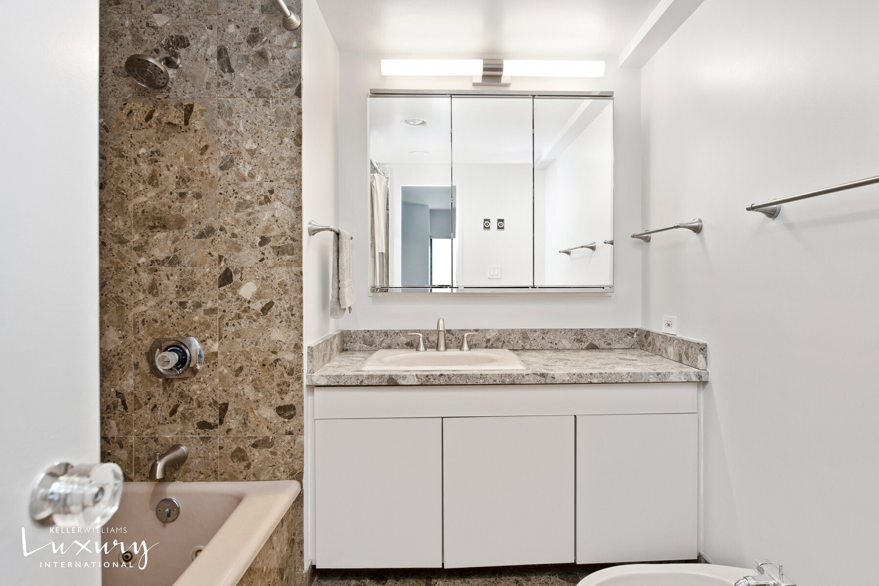 721 5th Avenue, Unit 37A Manhattan, NY 10022 - Photo 10 of 17 Gallery Image 10
