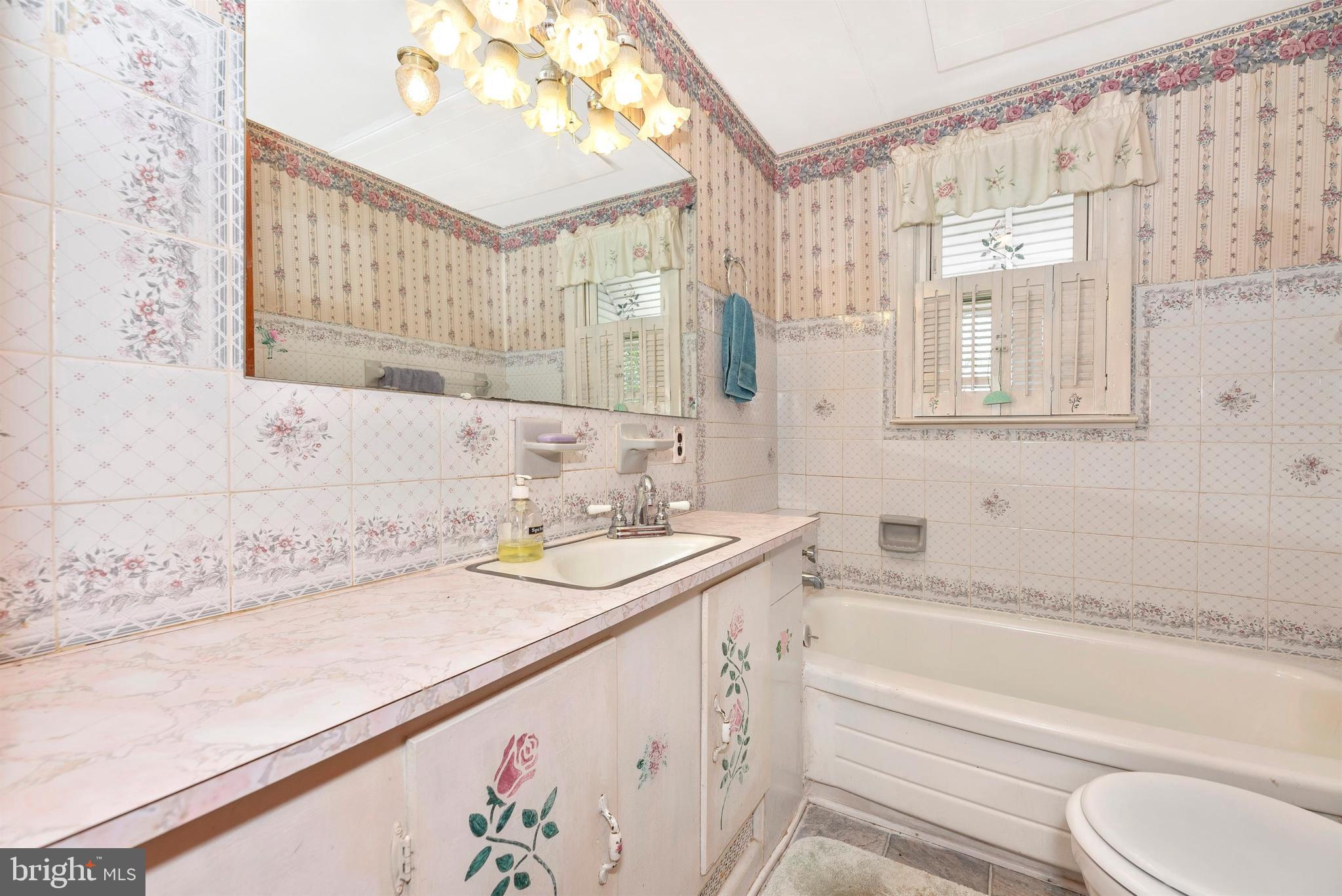 9250 Rocky Ridge Road Rocky Ridge, MD 21778 - Photo 29 of 67 a bathroom with a sink a toilet and a bathtub