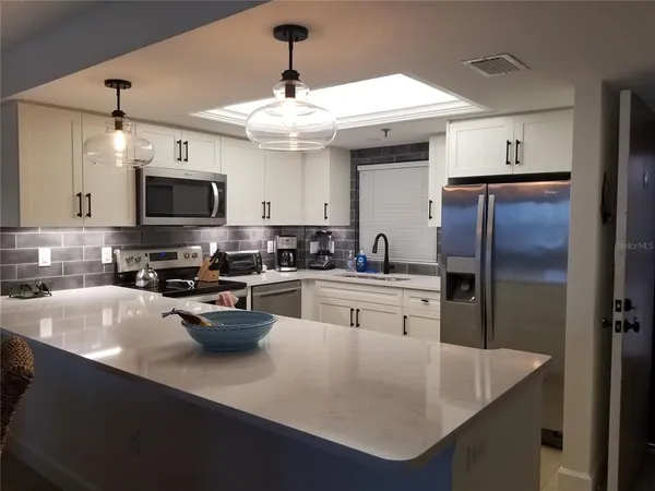 $6,500 | 1001 Benjamin Franklin Drive, Unit 505, Sarasota, FL 34236