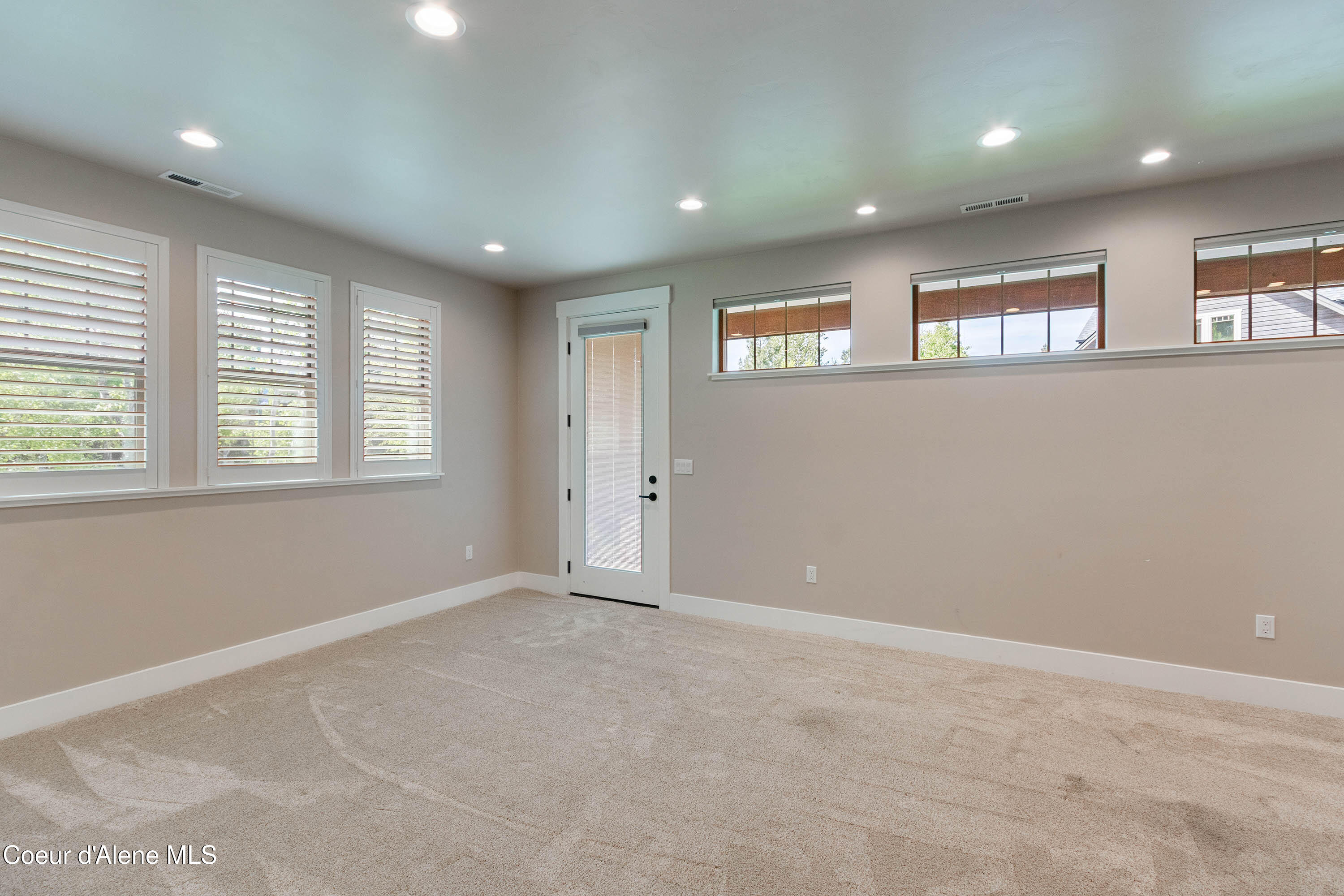 403 Slaveck Dover, ID 83825 - Photo 16 of 52 Mater Bedroom Suite