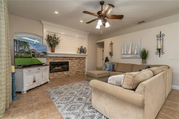 $4,300 | 3829 Spruce Pine Drive, Valrico, FL 33596