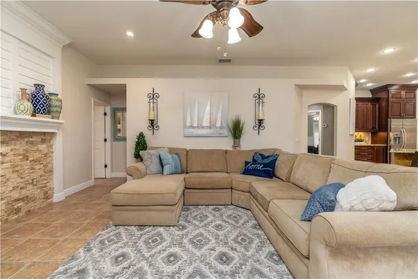$4,300 | 3829 Spruce Pine Drive, Valrico, FL 33596