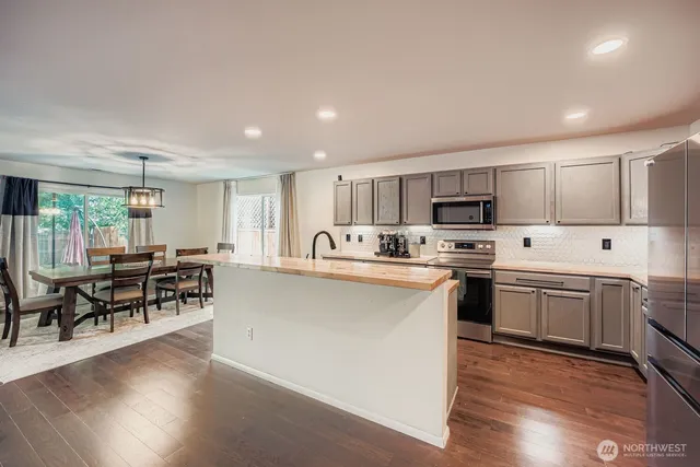 $619,999 | 18219 93rd Avenue East, Puyallup, WA 98375