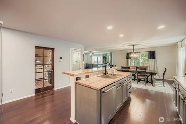 $619,999 | 18219 93rd Avenue East, Puyallup, WA 98375