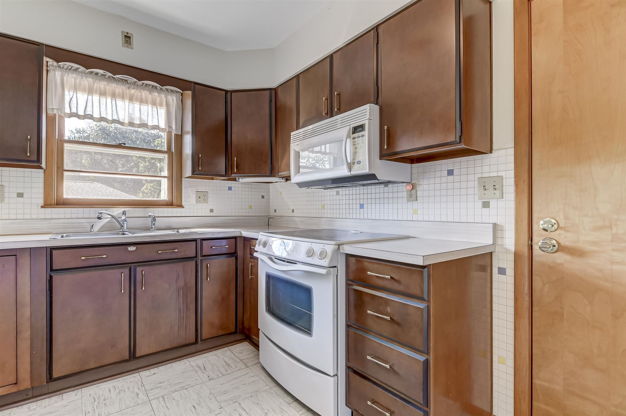 1118 Woodside Road Springfield, IL 62711 - Photo 5 of 40