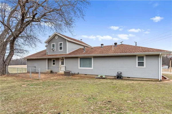 $425,000 | 13103 Tyree Road, Moundville, MO 64771