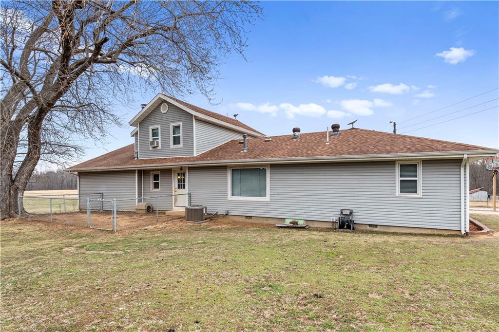 13103 Tyree Road Moundville, MO 64771 - Photo 5 of 40