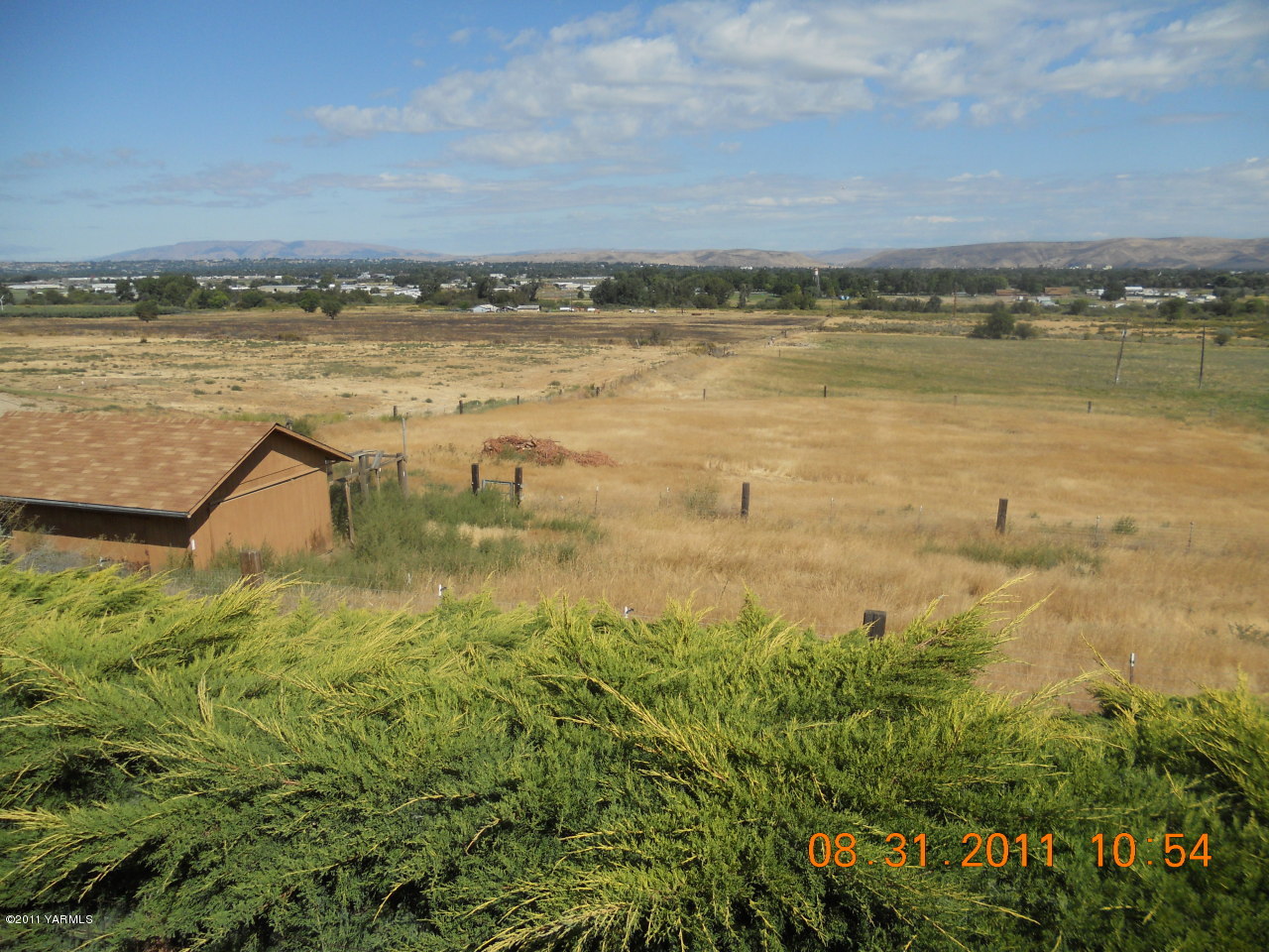 715 Meadowbrook Road Yakima, WA 98903 - Photo 3 of 7 a view of a lake view