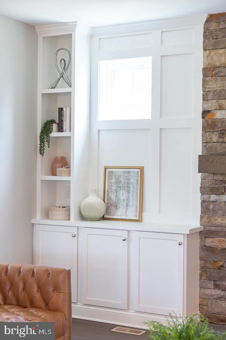 425 East Delp Road Lancaster, PA 17601 - Photo 36 of 119 Custom molding and built-ins
