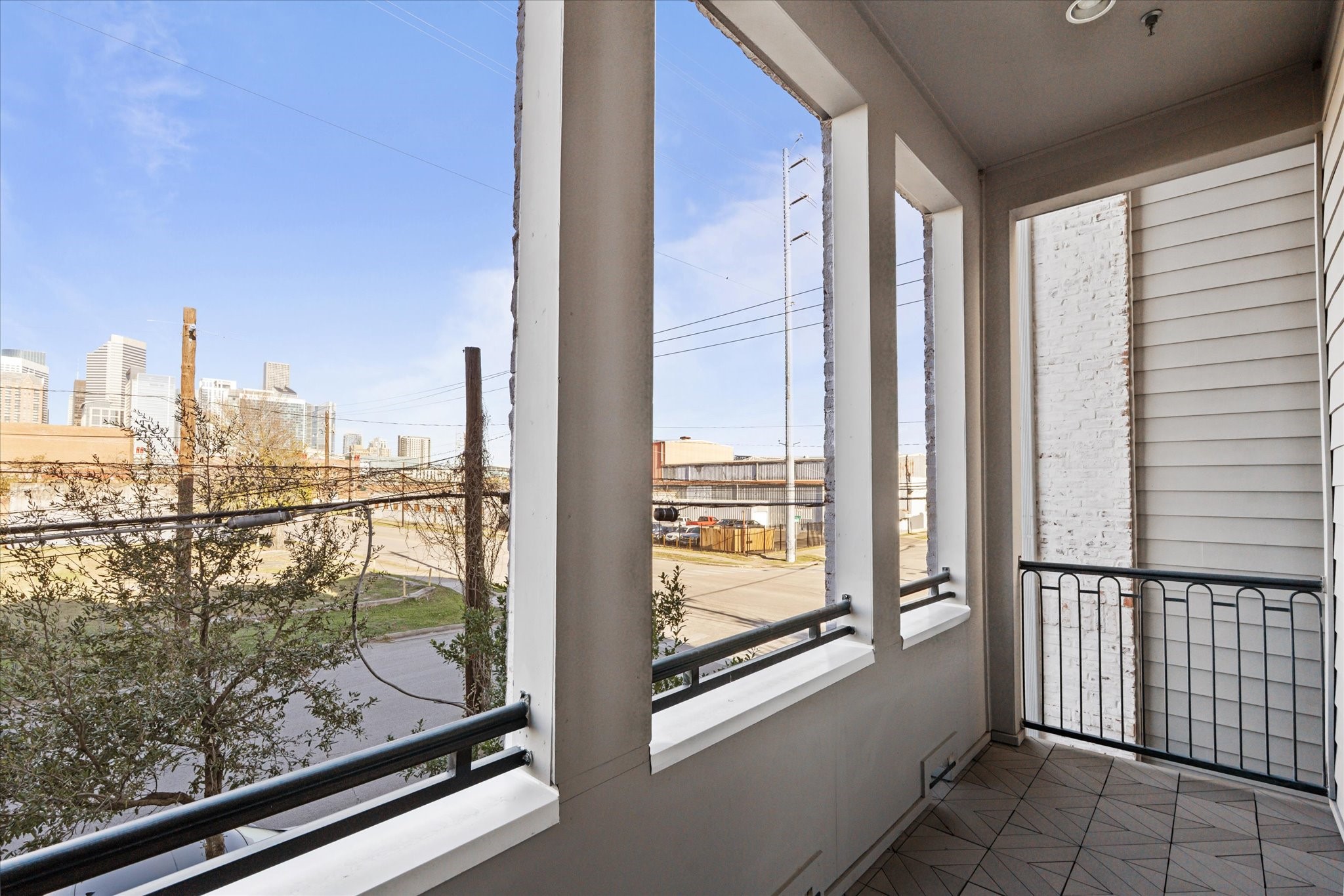 1005 St Charles Street Houston, TX 77003 - Photo 18 of 27 a view of a balcony with wooden floor