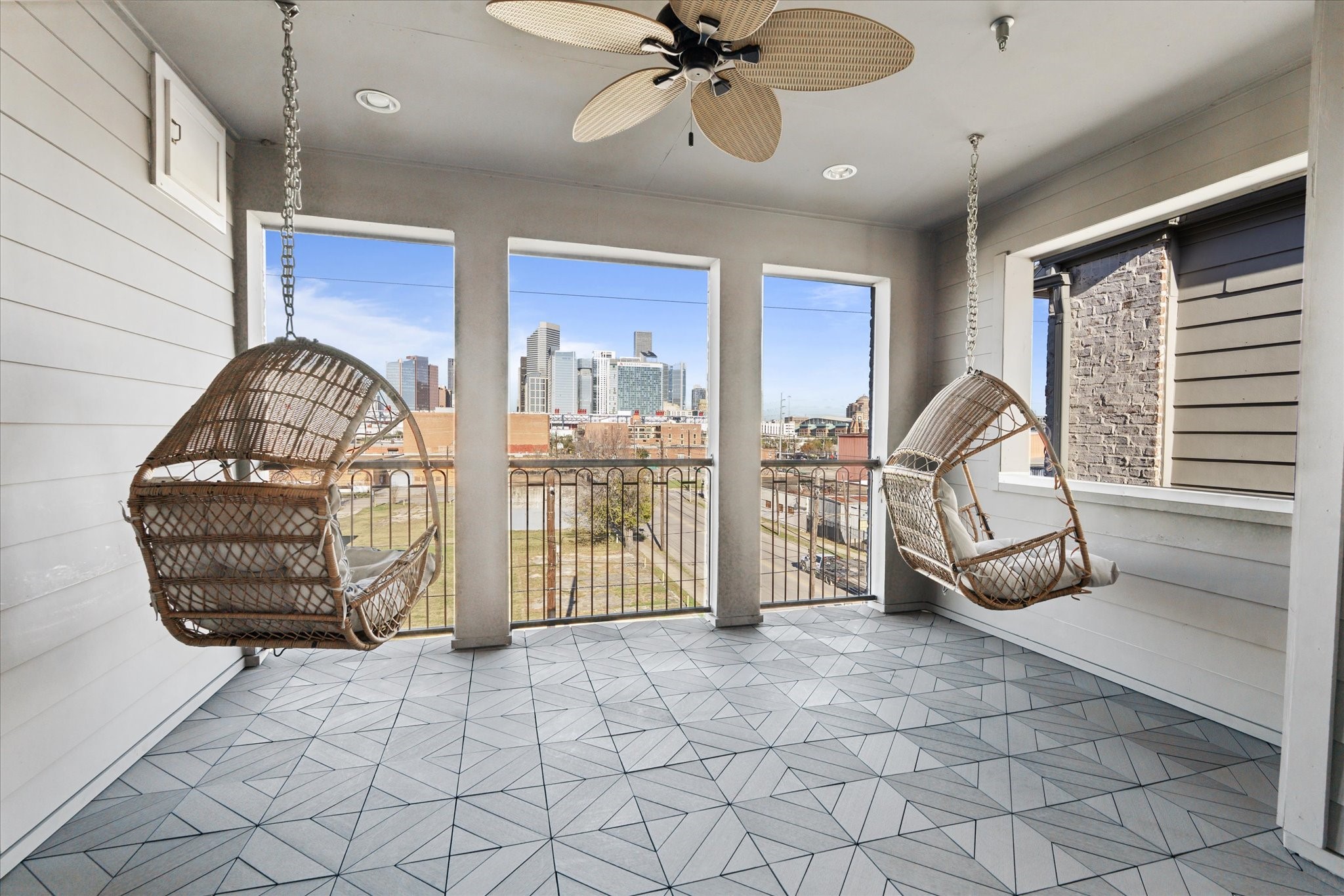 1005 St Charles Street Houston, TX 77003 - Photo 26 of 27 a view of a livingroom with furniture