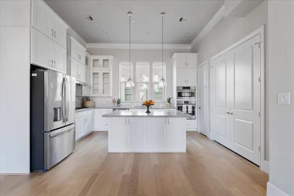 $4,375 | 1005 St Charles Street, Houston, TX 77003