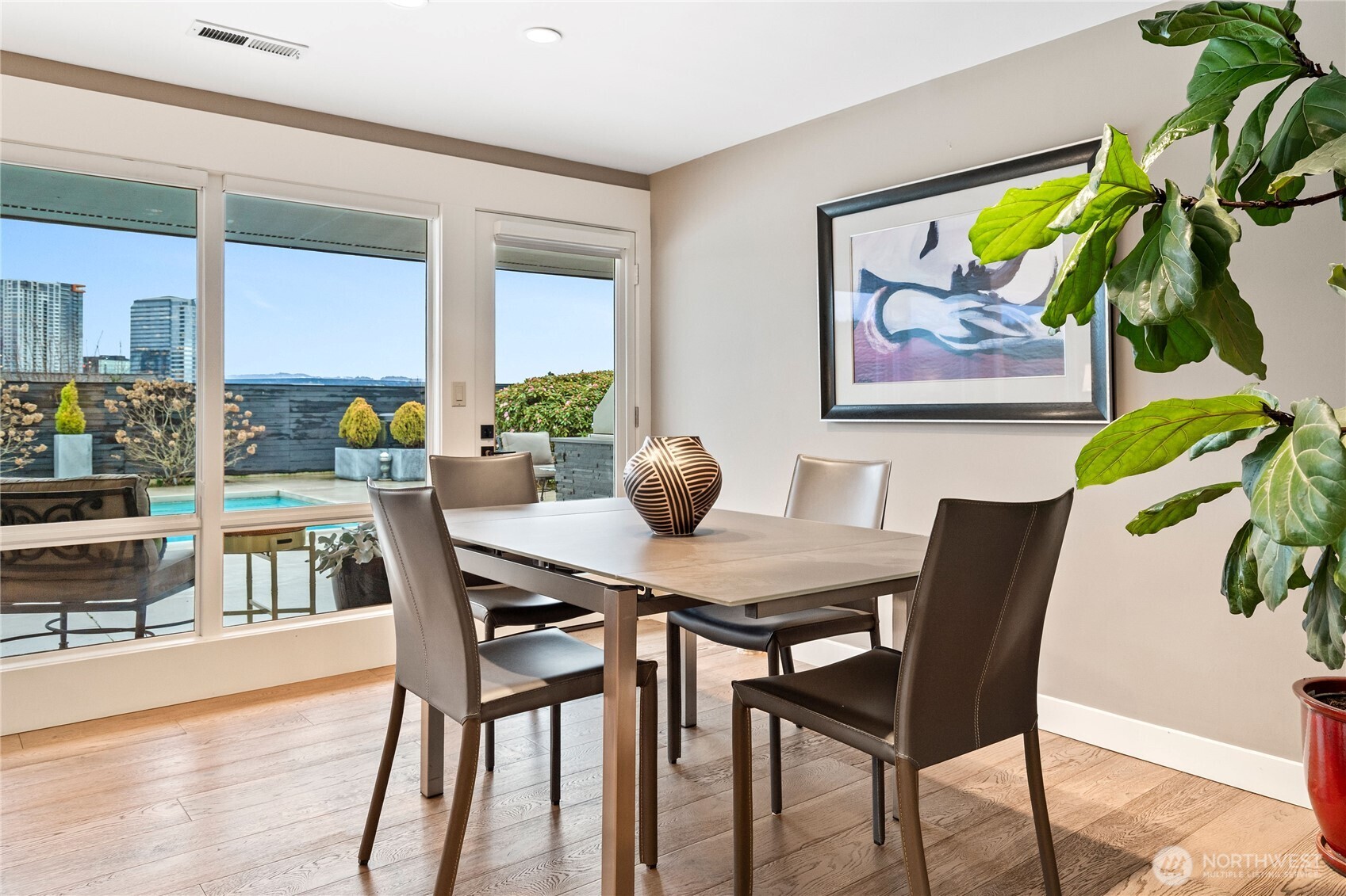 9829 Hilltop Road Bellevue, WA 98004 - Photo 15 of 39