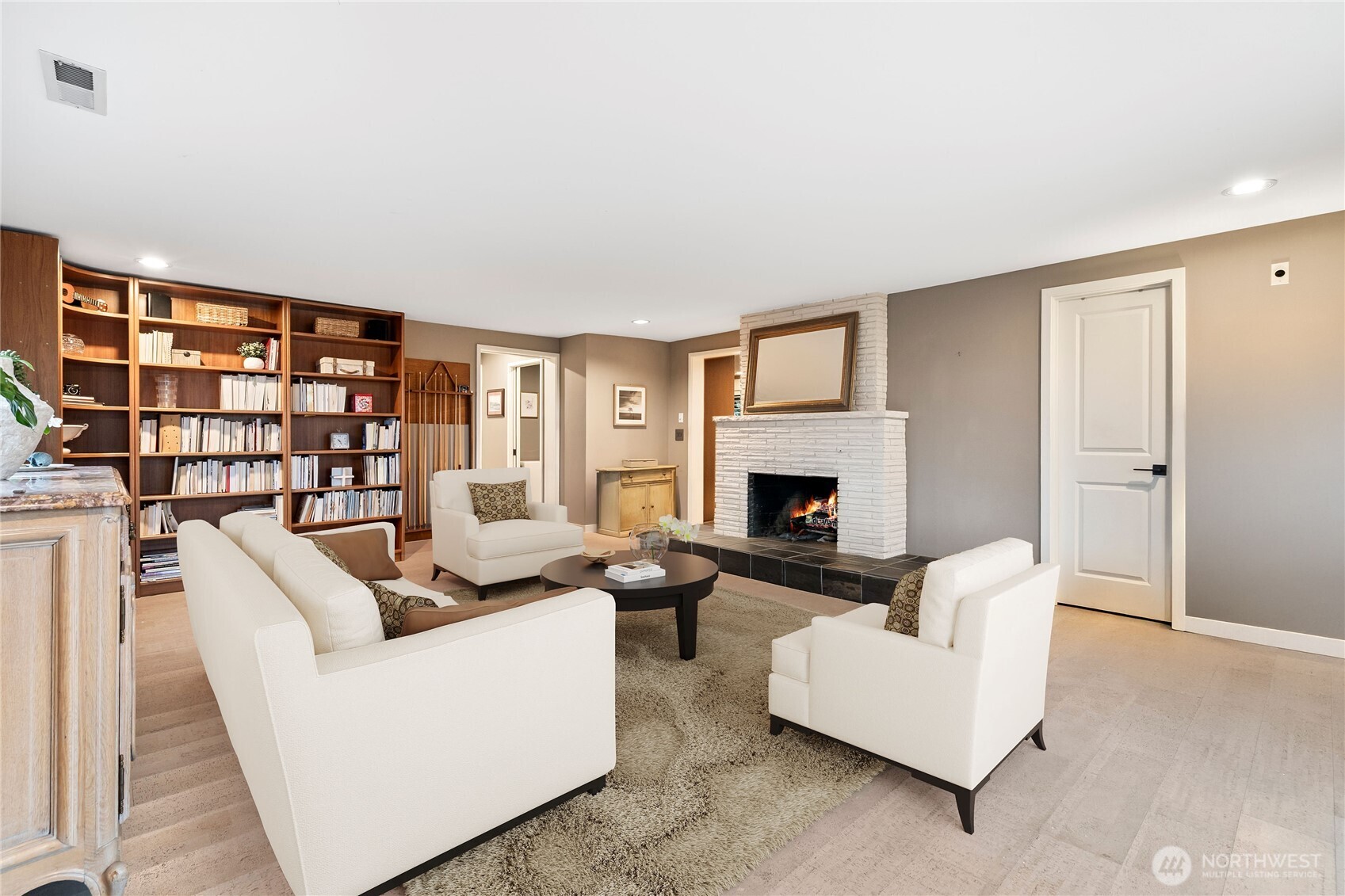 9829 Hilltop Road Bellevue, WA 98004 - Photo 17 of 39