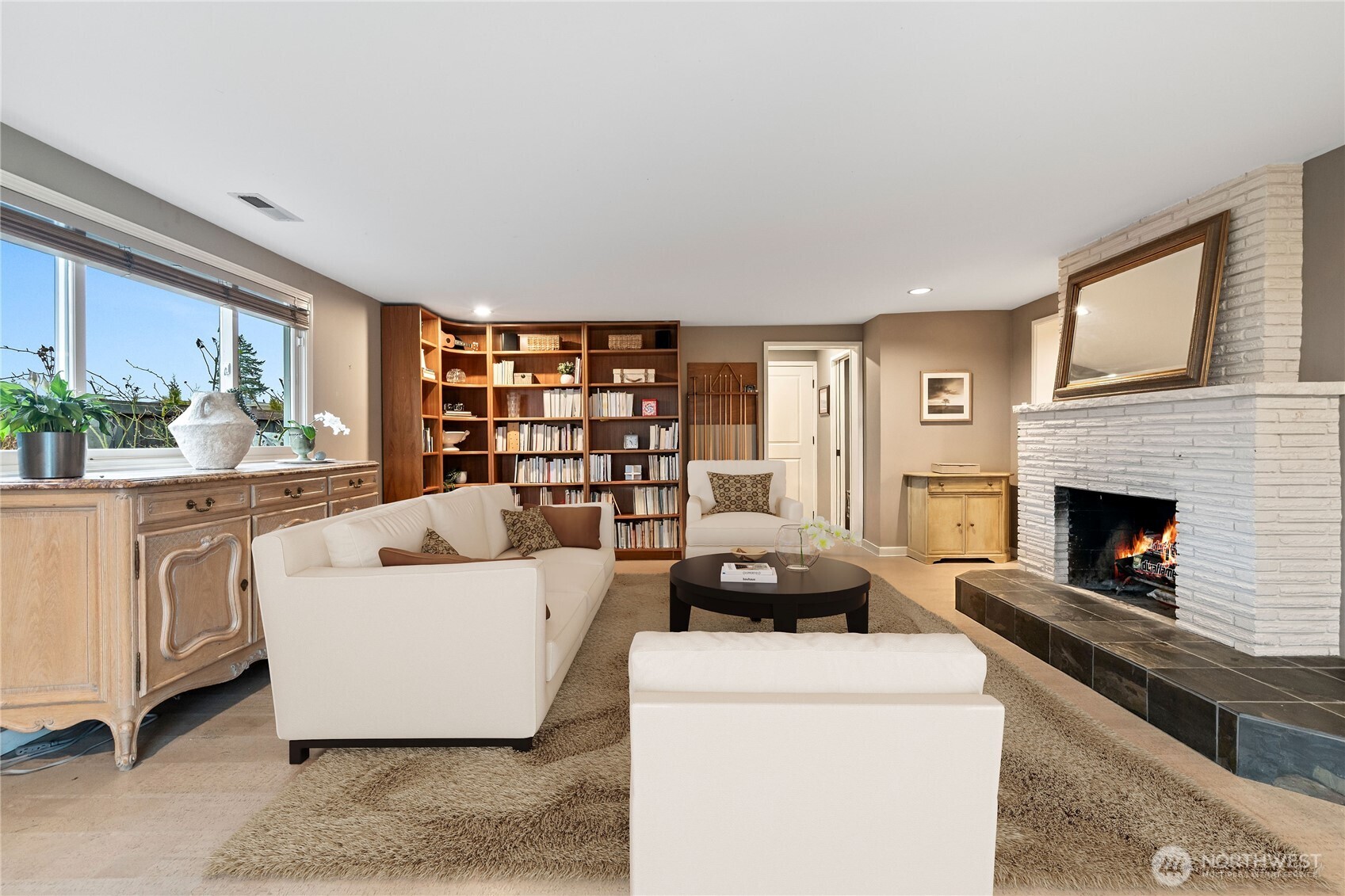 9829 Hilltop Road Bellevue, WA 98004 - Photo 18 of 39